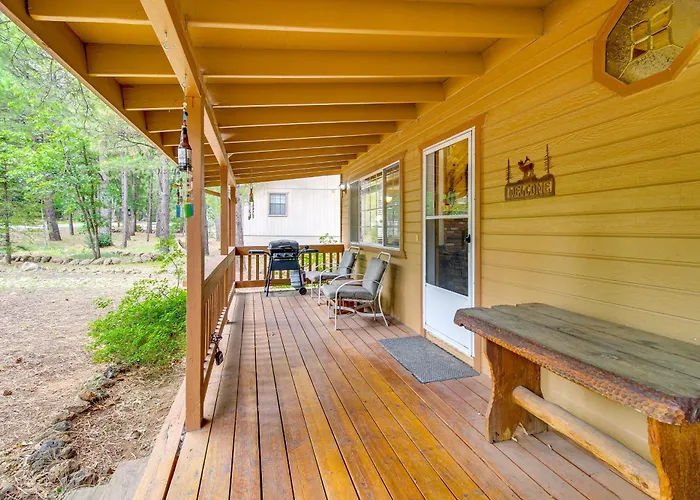 4 Mi To Lake: Pet-friendly In Holiday home