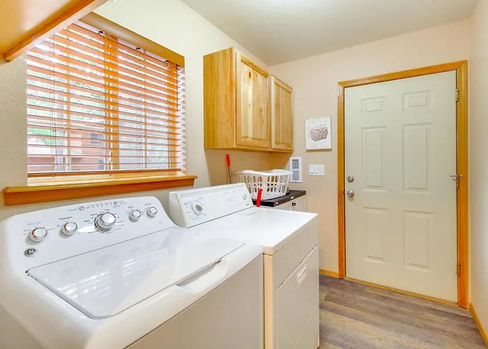 4 Mi To Lake: Pet-friendly In
