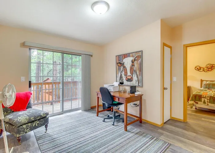 4 Mi To Lake: Pet-friendly In Holiday home